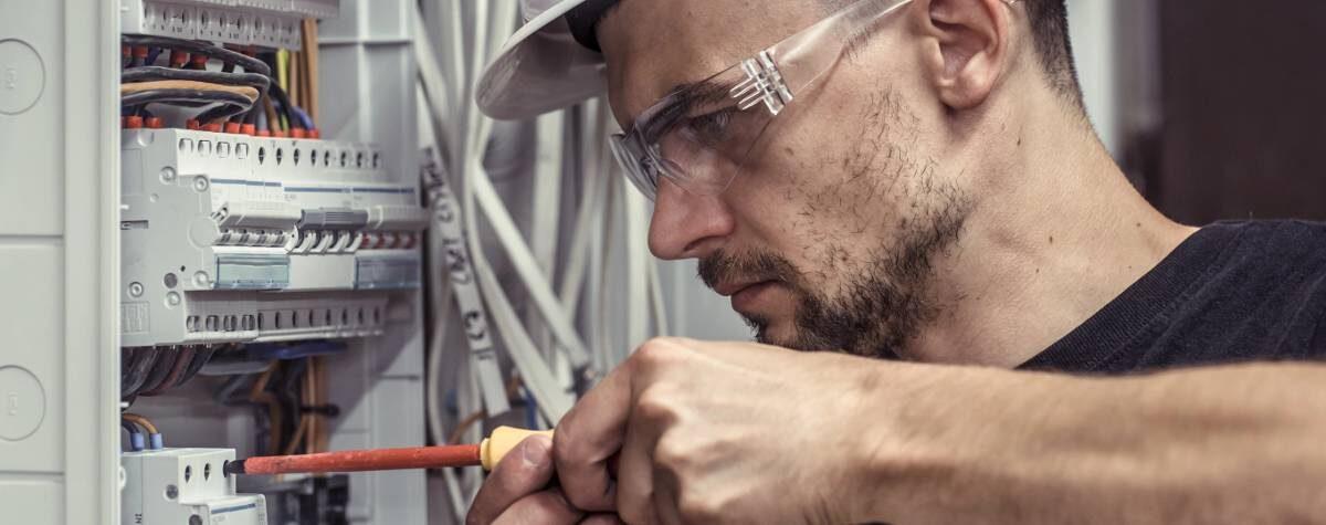 Hoe kies je tussen vervangen of uitbreiden van een groepenkast? Hoe kies je tussen vervangen of uitbreiden van een groepenkast?