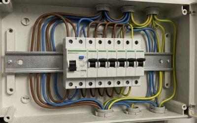 Hoe laat je een aardlekautomaat plaatsen bij uitbreiding van groepen?