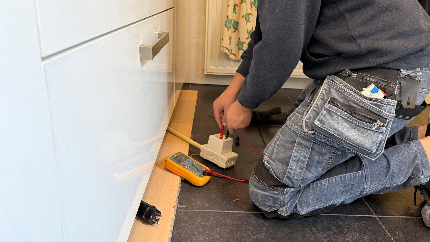 Hoe laat je in Ypenburg nieuwe stopcontacten aanleggen in keuken en woonkamer?