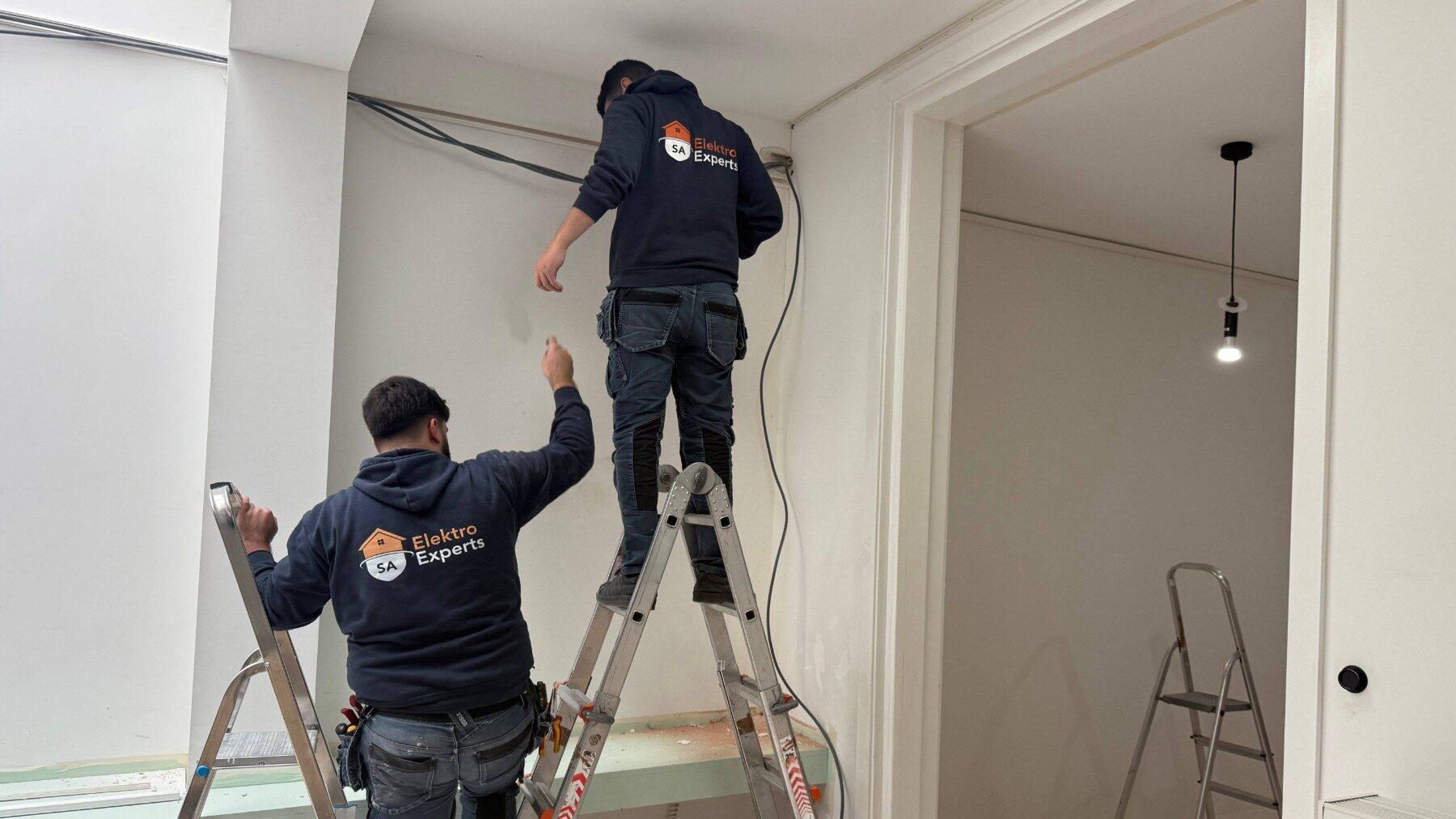 Hoe laat je slimme stopcontacten installeren door een elektricien?