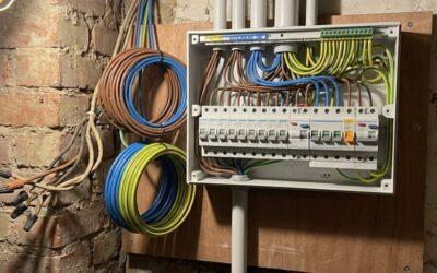 Hoe werkt het vernieuwen van bedrading in oude woningen?